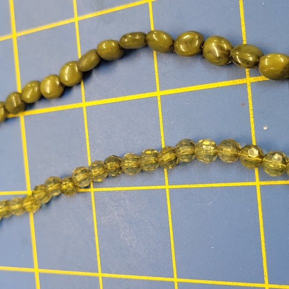 Green Beaded 32" Necklace - Picture 2 of 4